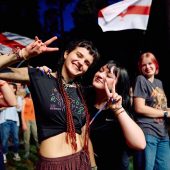 ludzie na festiwalu.
