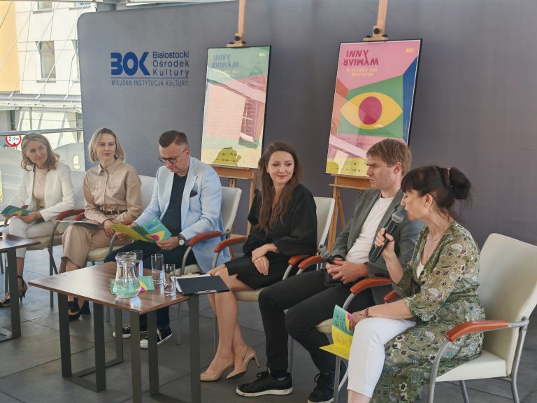 uczestnicy konferencji wschód kultury inny wymiar