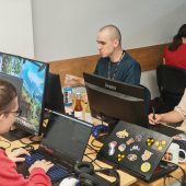 Uczestnicy bialjam tworzą grę