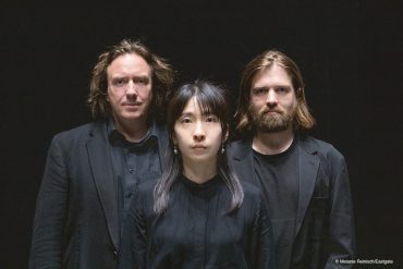 Zespół muzyczny, trzy osoby.