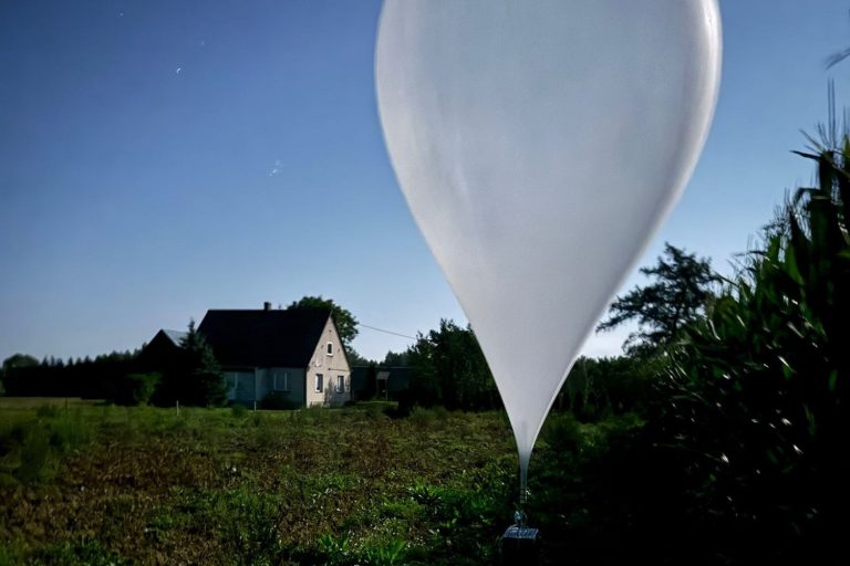 balon meteorologiczny z papierosami