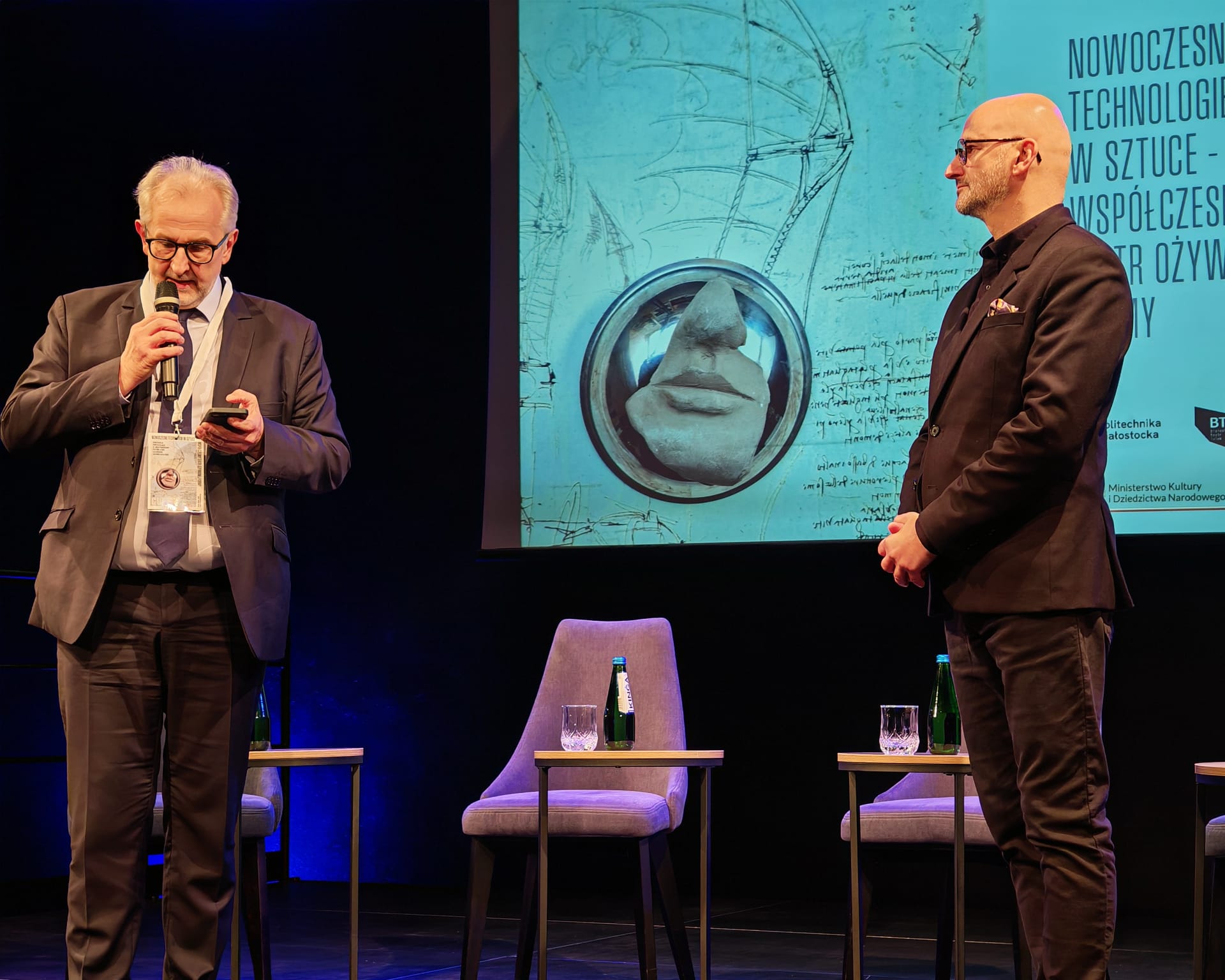 rektor akademii teatralnej na konferencji