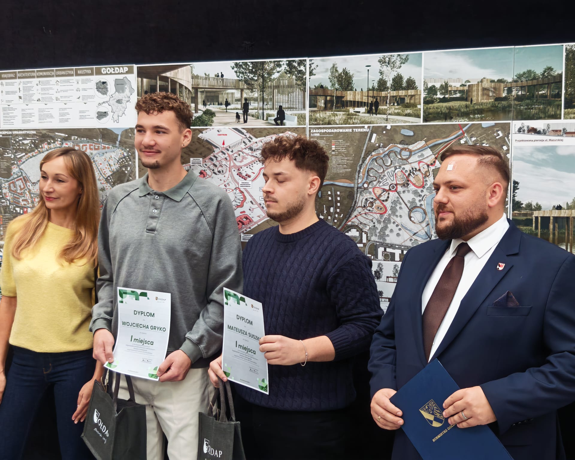 Twórcy zwycięskiego projektu na zagospodarowanie gołdapskich bulwarów.