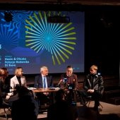 Prezydent Białegostoku Tadeusz Truskolaski oraz przedstawiciele miasta i Białostockiego Ośrodka Kultury podczas konferencji prasowej zapowiadającej Sylwestra Miejskiego 2025 na Rynku Kościuszki.