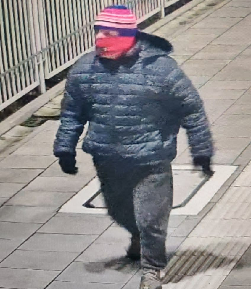 zamaskowany podpalacz