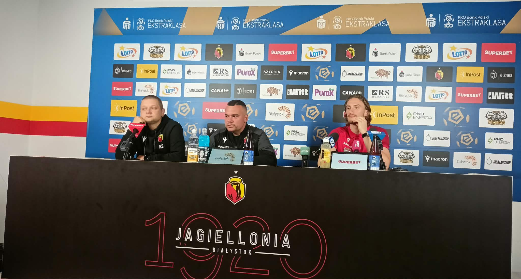 adrian-siemieniec-konferencja-prasowa-jagiellonia-bialystok-sławomir-abramowicz