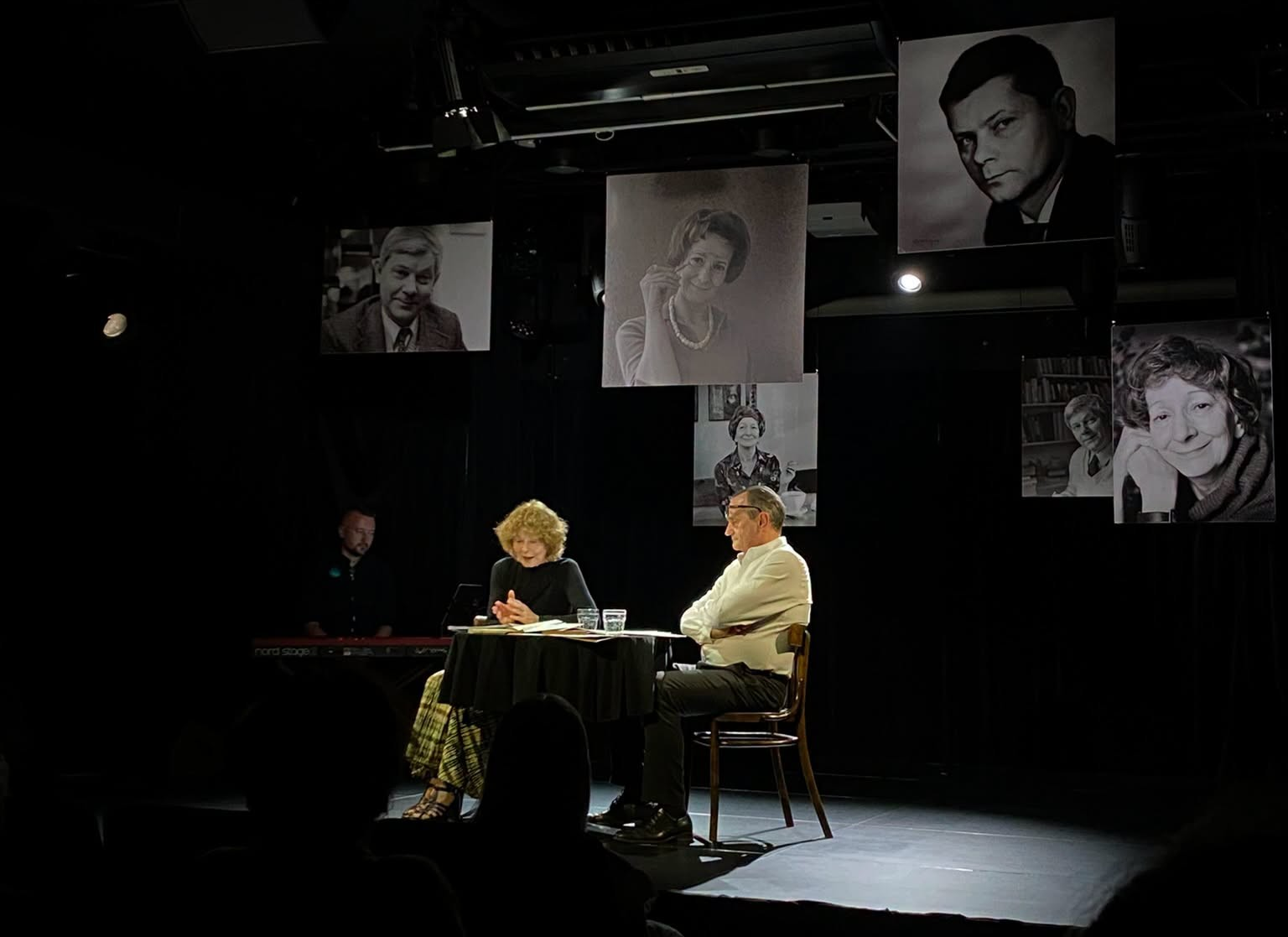 nieteatr-mezczyzna-kobieta-scena-szymborska-herbert