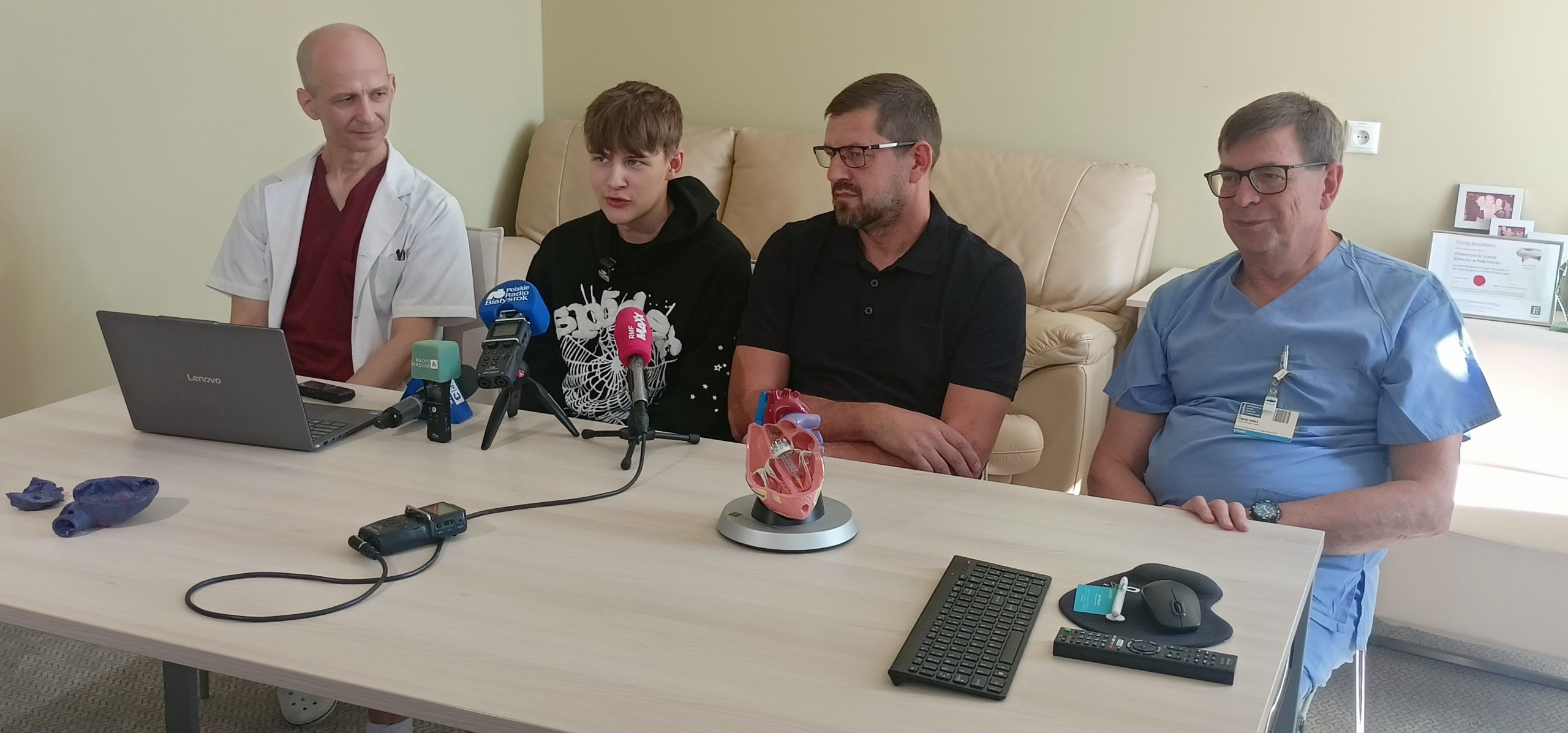 konferencja-prasowa-usk-innowacyjny-zabieg-17-latka
