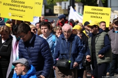 Marsz godności przeszedł przez centrum Białegostoku. Wzięli w nim udział m.in. podopieczni ośrodków dziennego pobytu, fot. Adam Ludwiczak