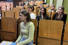Studenci Politechniki Białostockiej z zainteresowaniem śledzili historię zawodową i doświadczenia kierownika budowy, fot. A. Jakuć